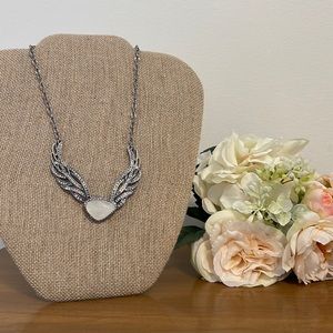 Silverwing collar necklace